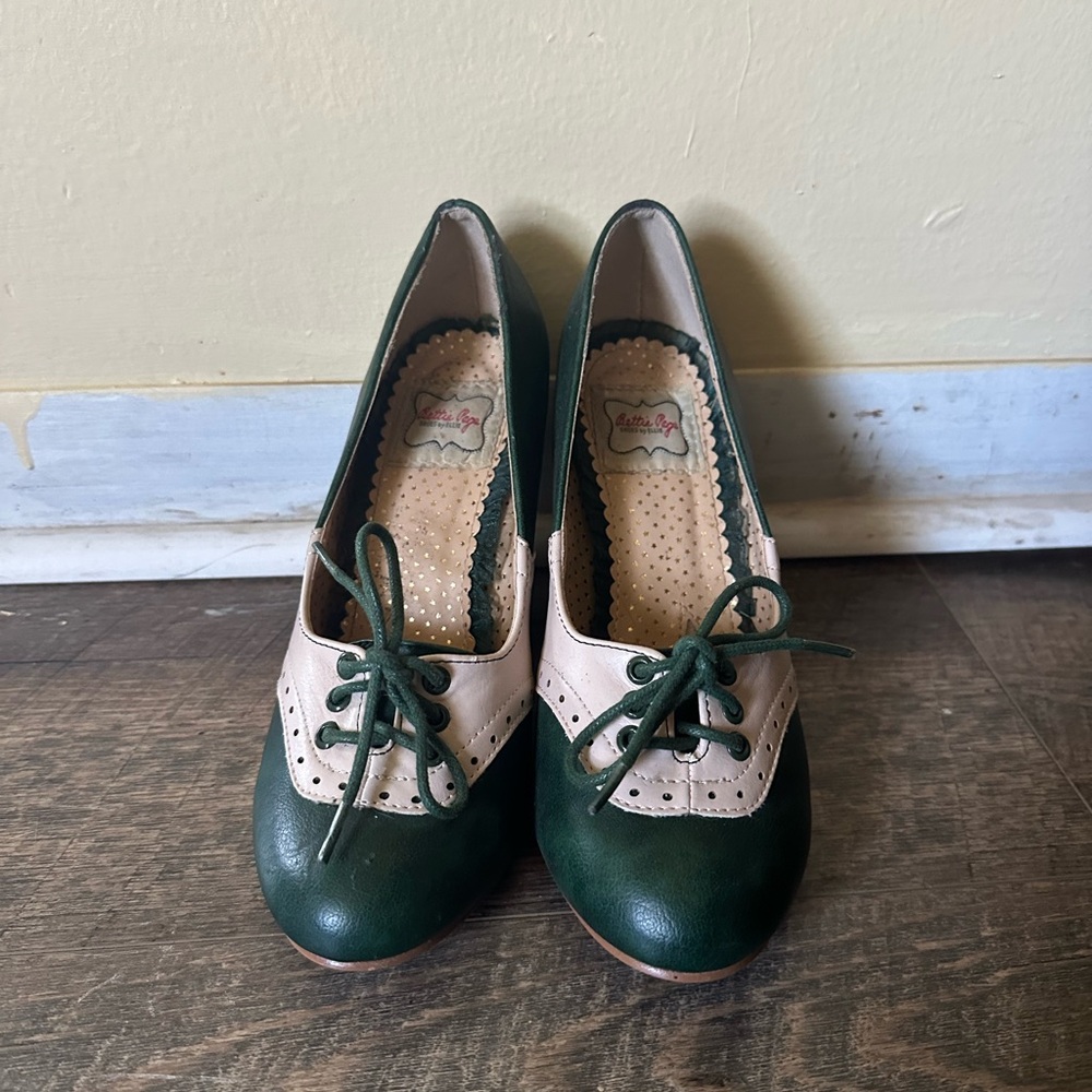 Bettie Page Retro Style Pin Up Heel